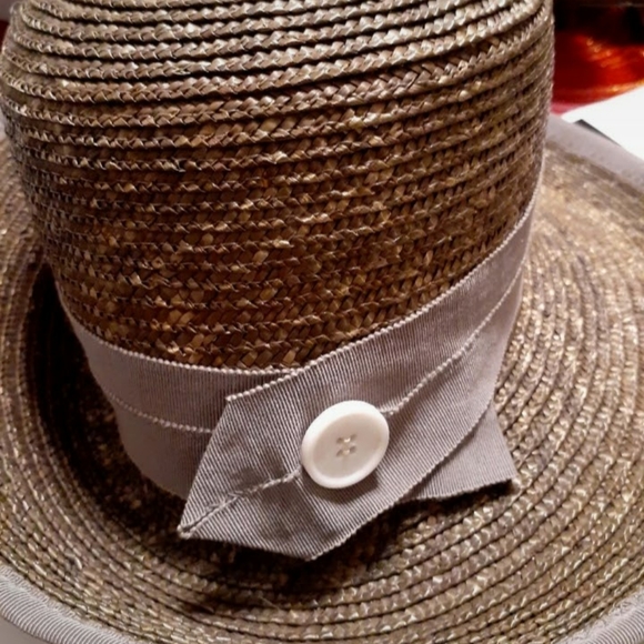 Womans Hat - Picture 2 of 5